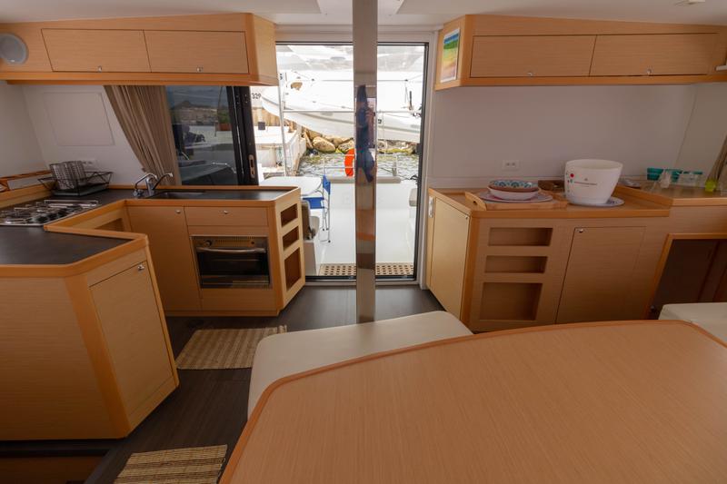 Book yachts online - catamaran - Lagoon 42 - Magan - rent