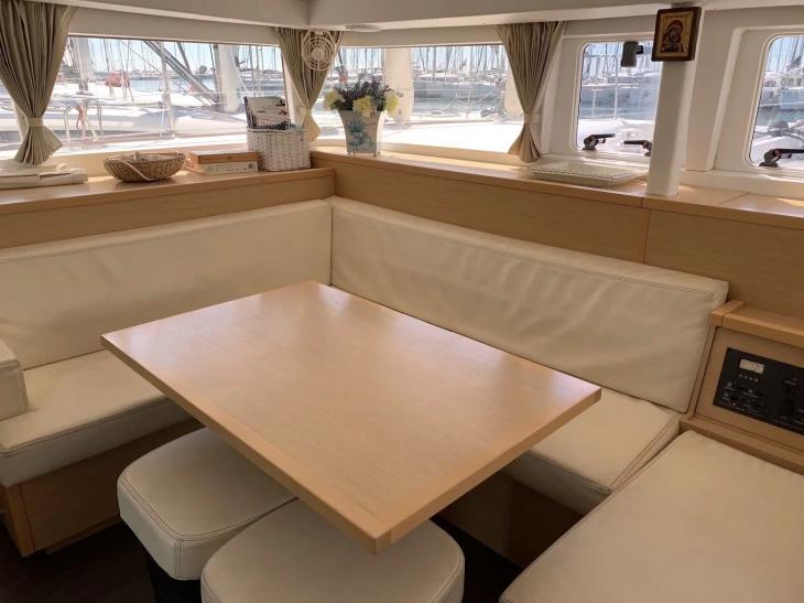 Book yachts online - catamaran - Lagoon 400 S2 - Ipanema - rent