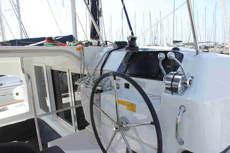 Book yachts online - catamaran - Lagoon 40 - Georgios - rent