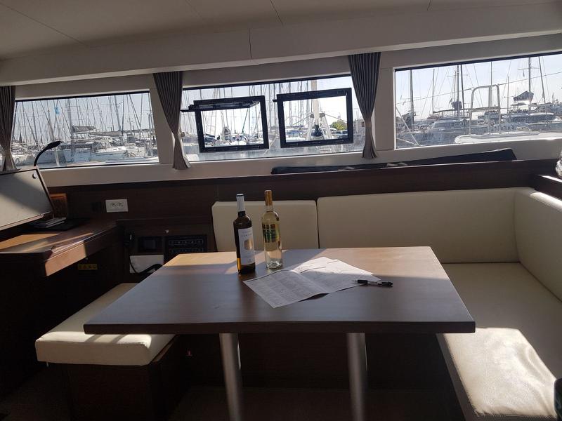 Book yachts online - catamaran - Lagoon 40 - Georgios - rent