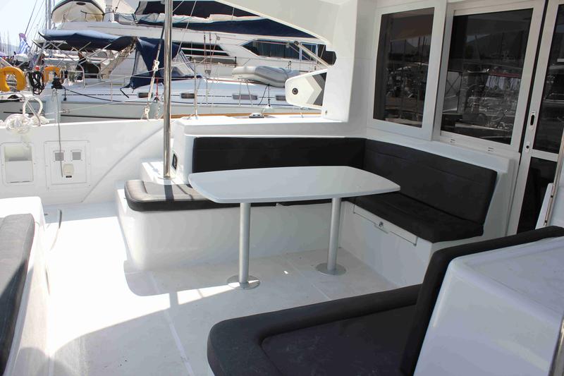 Book yachts online - catamaran - Lagoon 40 - Georgios - rent