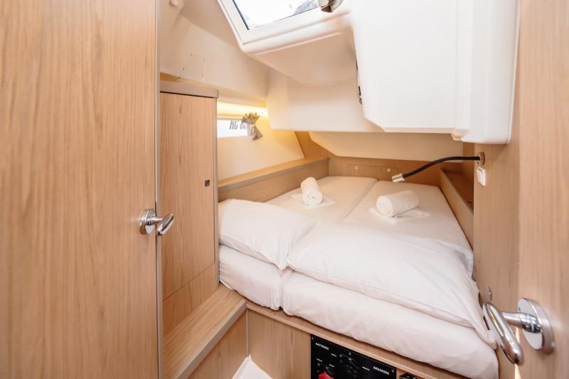 Book yachts online - sailboat - Oceanis 45 - Asteria - Comfort line - rent