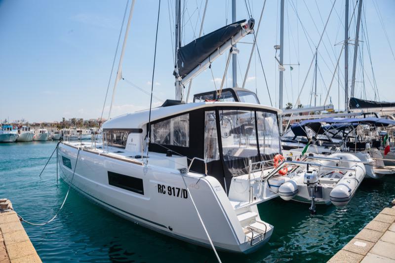 Book yachts online - catamaran - Lagoon 40 - Mascalzone Lametino - Comfort line - rent