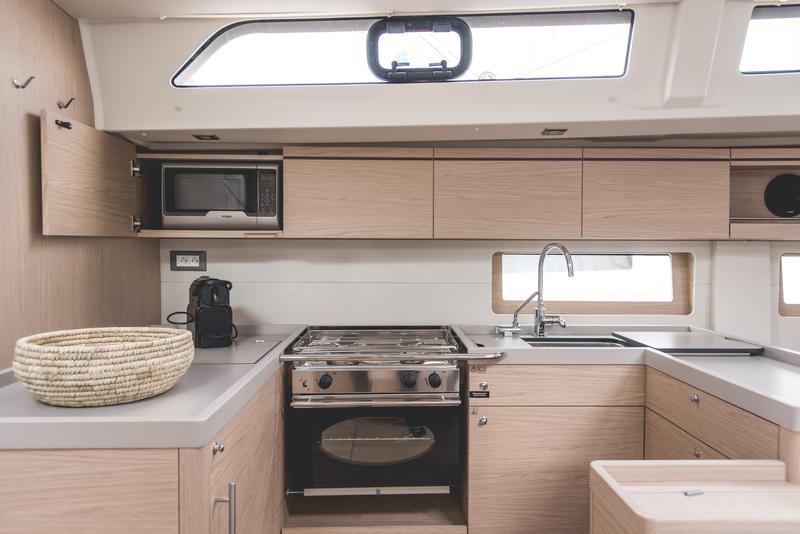 Book yachts online - sailboat - Oceanis 51.1 (Gen+A/C) - Hybris - Premium line - rent