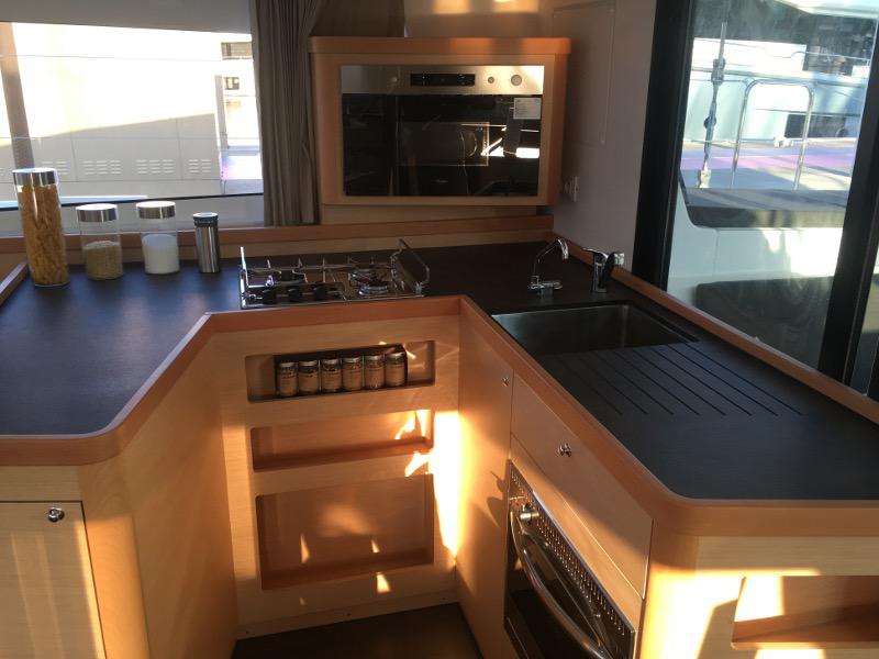 Book yachts online - catamaran - Lagoon 42 (Gen+A/C+WM) - Cucuncio - Comfort line - rent