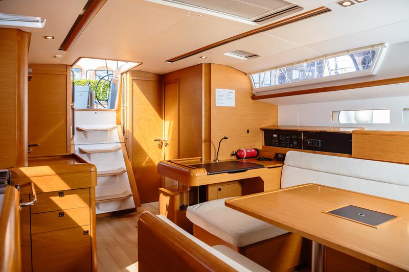 Book yachts online - sailboat - Sun Odyssey 519 - Mystral - Standard line - rent