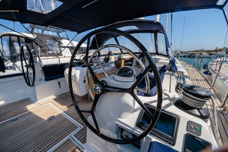 Book yachts online - sailboat - Sun Odyssey 519 - Mystral - Standard line - rent