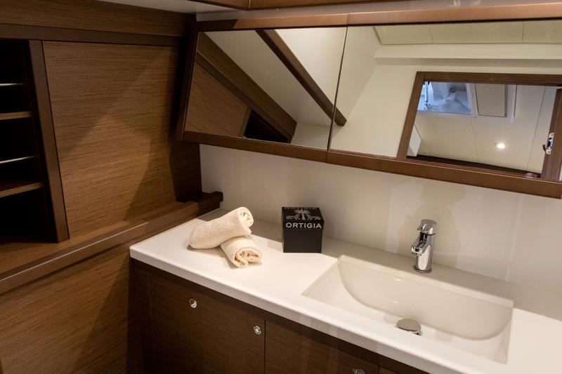 Book yachts online - catamaran - Lagoon 52F (Gen+A/C+WM) - SAILUXE - Fico - rent