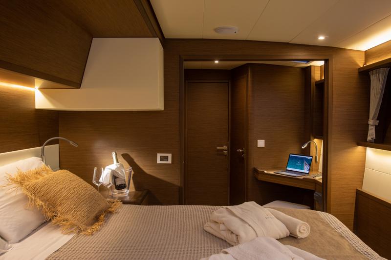 Book yachts online - catamaran - Lagoon 52F (Gen+A/C+WM) - SAILUXE - Fico - rent