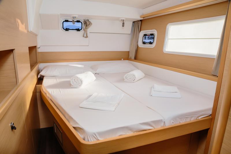 Book yachts online - catamaran - Lagoon 400 S2 - Adorable - Standard line - rent