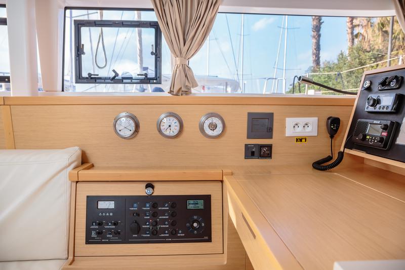 Book yachts online - catamaran - Lagoon 400 S2 - Adorable - Standard line - rent