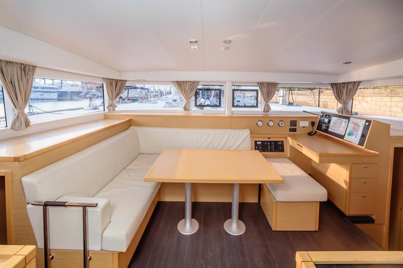Book yachts online - catamaran - Lagoon 400 S2 - Adorable - Standard line - rent