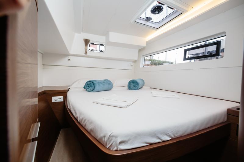Book yachts online - catamaran - Lagoon 40 - Nereo - Comfort line - rent