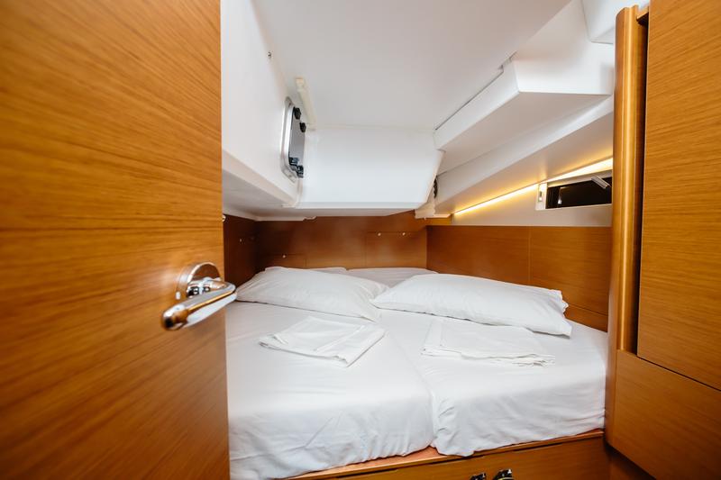 Book yachts online - sailboat - Sun Odyssey 490 - Chaos - Comfort line - rent