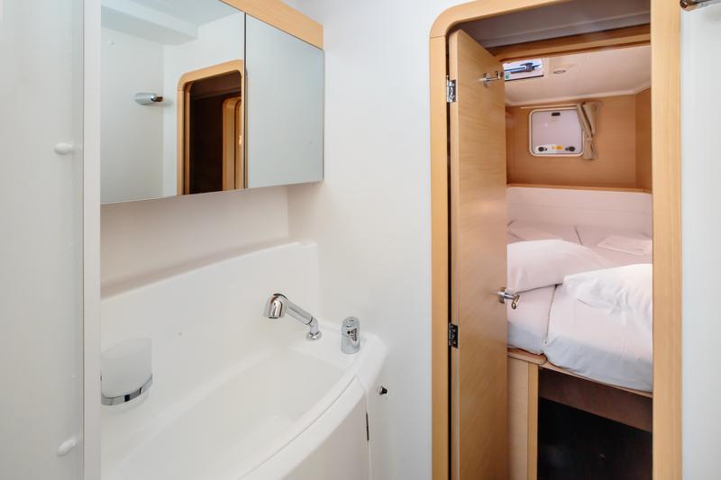 Book yachts online - catamaran - Lagoon 400 S2 - Auster - rent