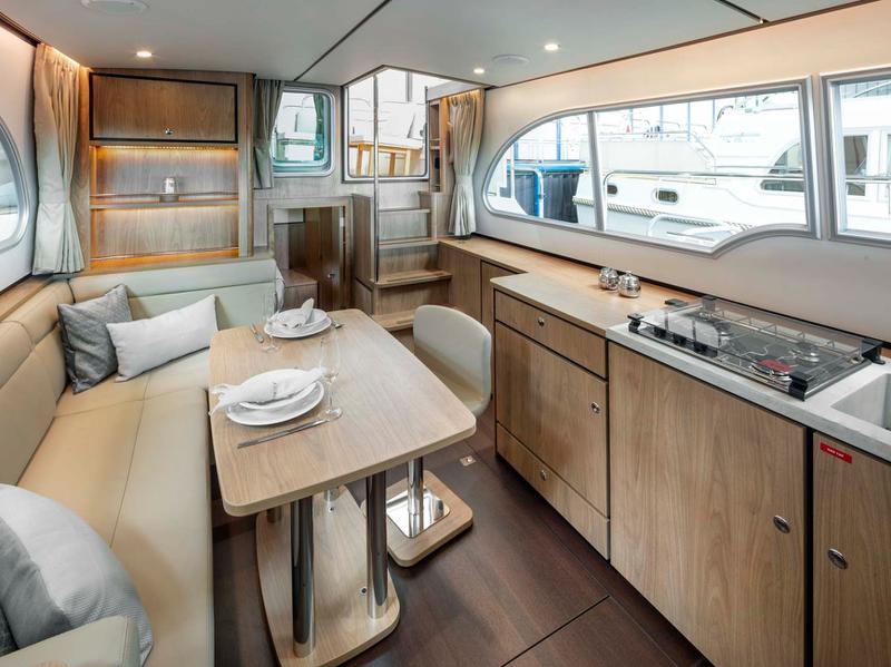 Book yachts online - motorboat - Linssen 35 SL AC - Swissky - rent