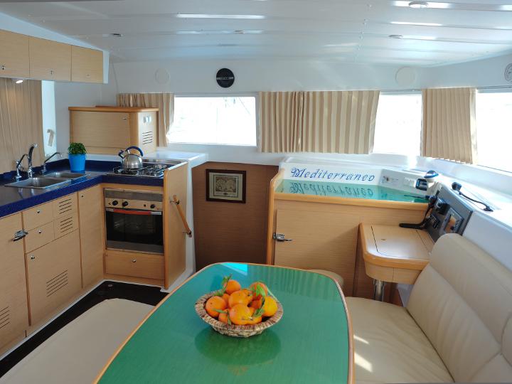 Book yachts online - catamaran - Lagoon 420 - Mediterraneo - rent