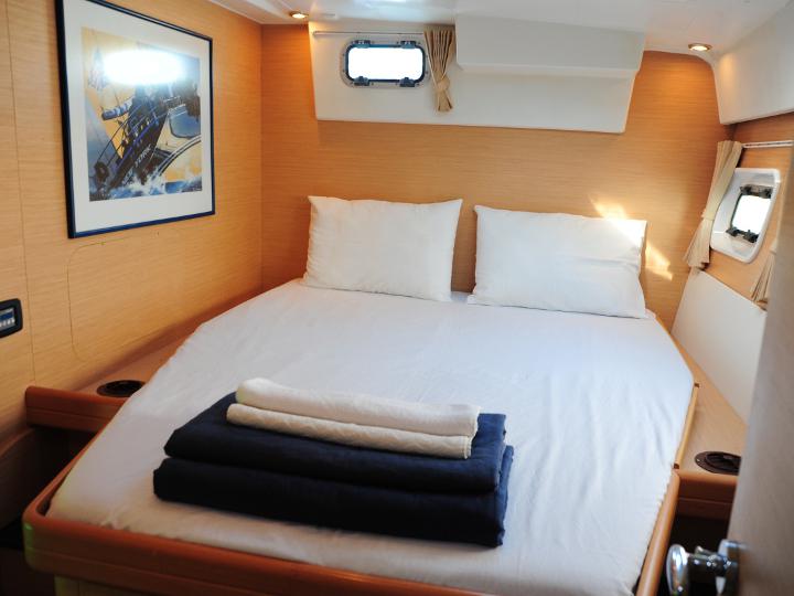 Book yachts online - catamaran - Lagoon 420 - Mediterraneo - rent