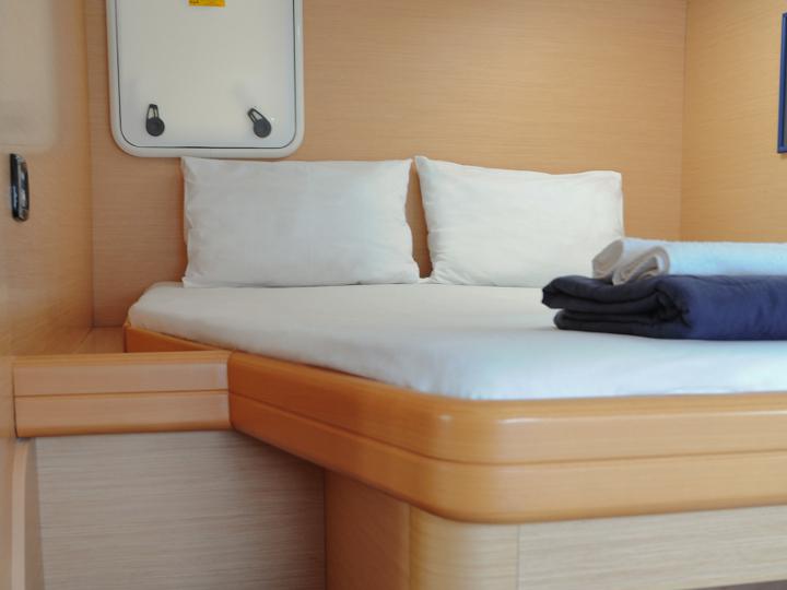 Book yachts online - catamaran - Lagoon 420 - Mediterraneo - rent