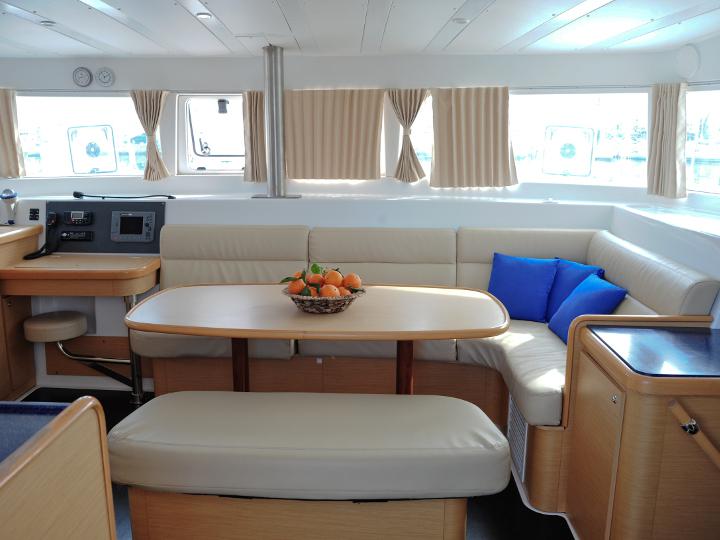 Book yachts online - catamaran - Lagoon 420 - Mediterraneo - rent