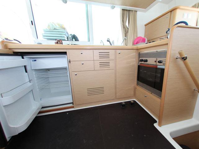 Book yachts online - catamaran - Lagoon 420 - Mediterraneo - rent