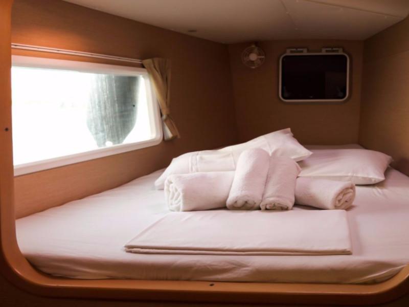 Book yachts online - catamaran - Lagoon 380 S2 - Pearl - rent