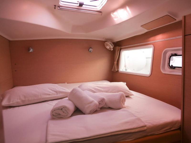 Book yachts online - catamaran - Lagoon 380 S2 - Pearl - rent