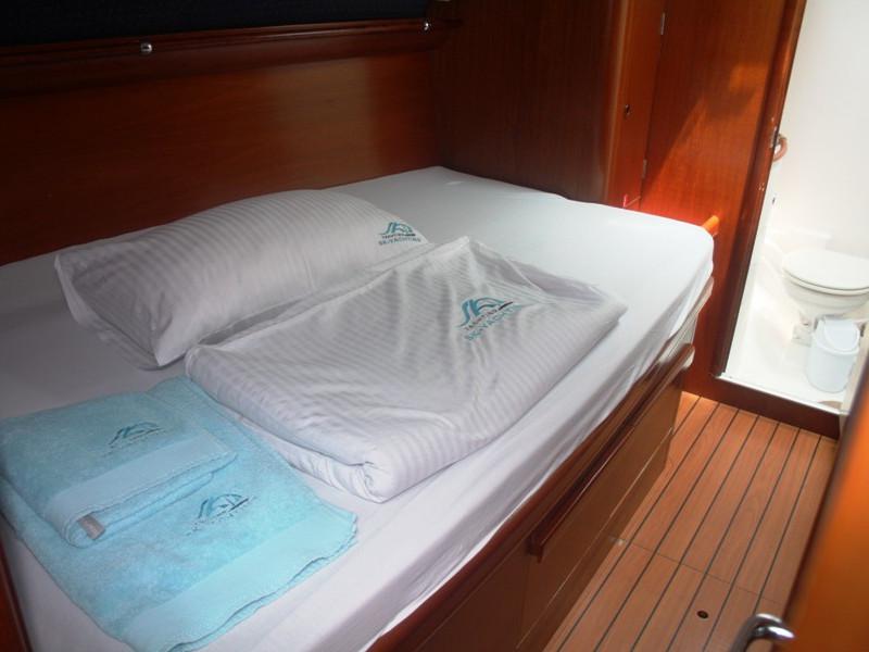 Book yachts online - sailboat - Beneteau 50 - Viktoria II - rent