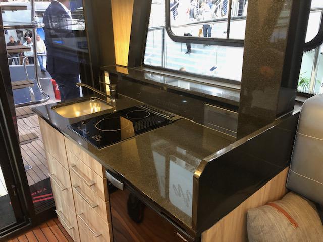 Book yachts online - motorboat - Futura 40 Grand Horizon - VESPUCCI - rent