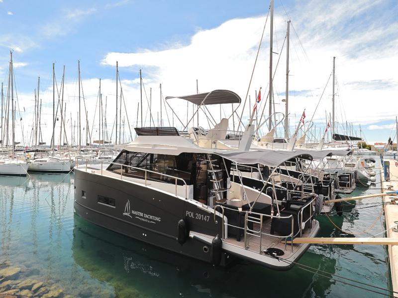 Book yachts online - motorboat - Futura 40 Grand Horizon - VESPUCCI - rent