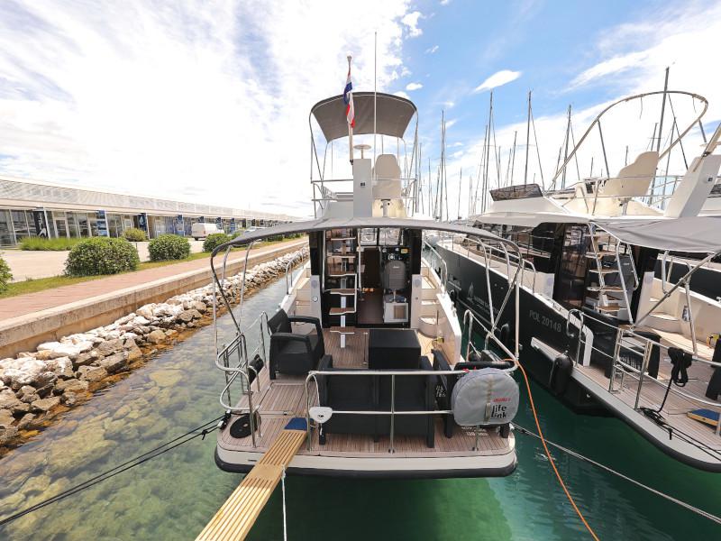 Book yachts online - motorboat - Futura 40 Grand Horizon - VESPUCCI - rent