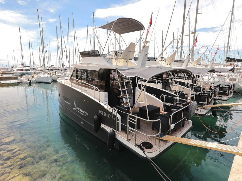 Book yachts online - motorboat - Futura 40 Grand Horizon - VESPUCCI - rent