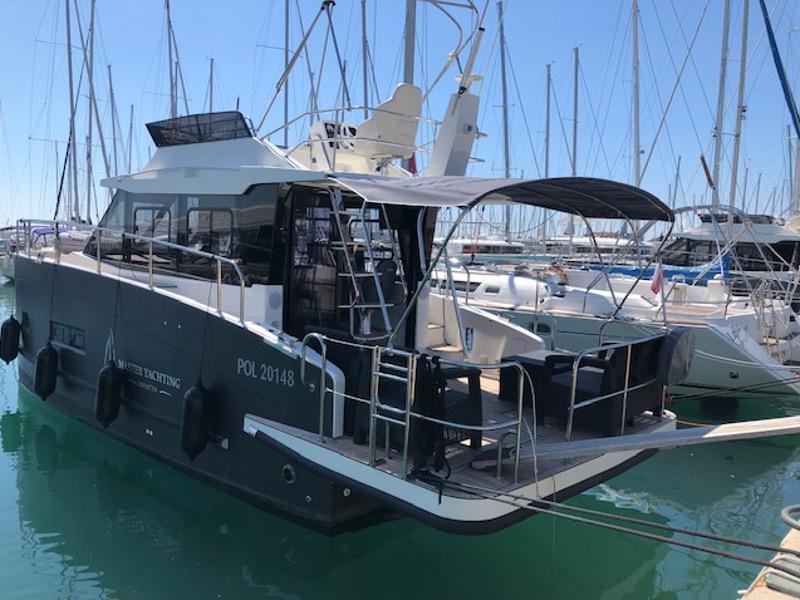 Book yachts online - motorboat - Futura 40 Grand Horizon - X COLUMBUS - rent