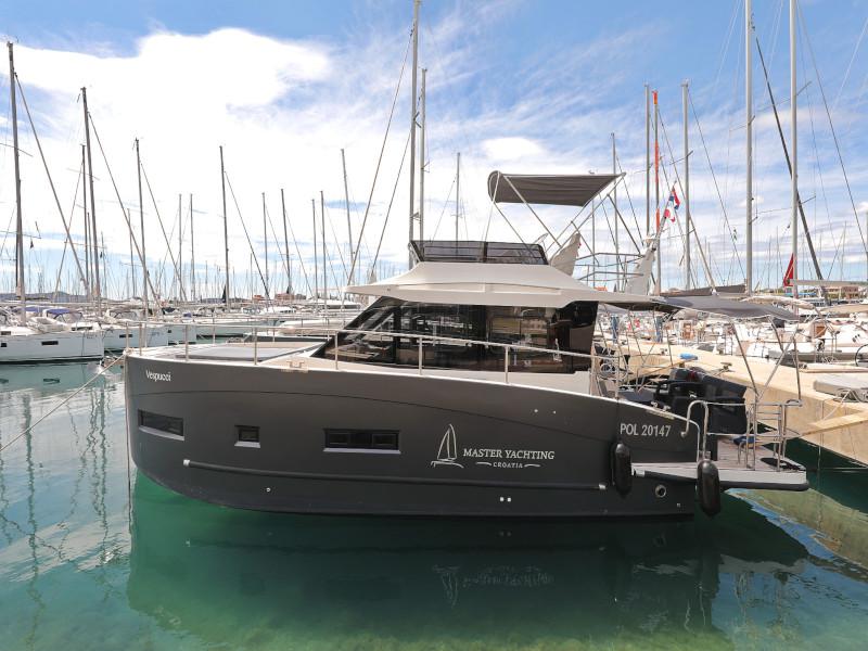 Book yachts online - motorboat - Futura 40 Grand Horizon - X COLUMBUS - rent