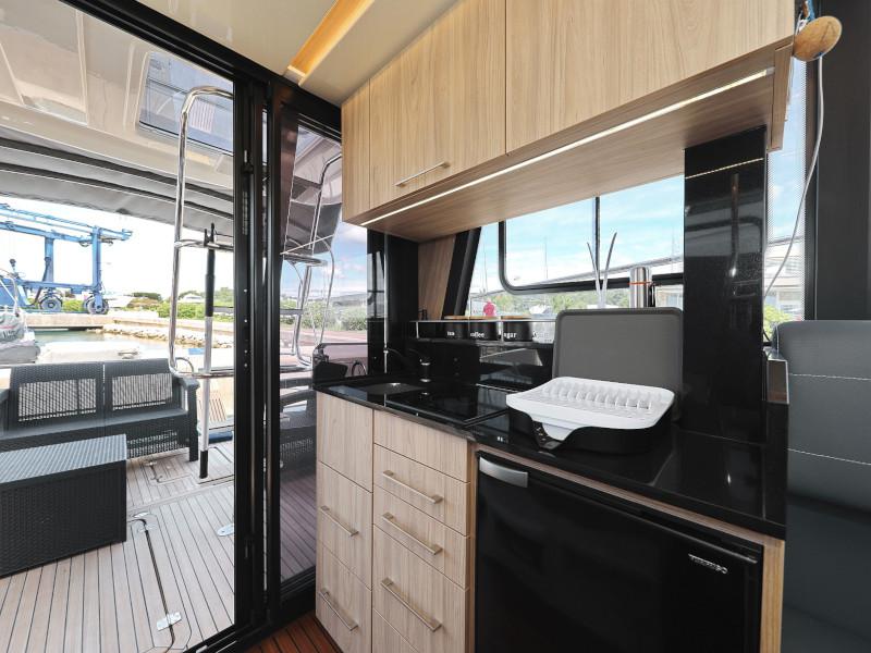 Book yachts online - motorboat - Futura 40 Grand Horizon - X COLUMBUS - rent