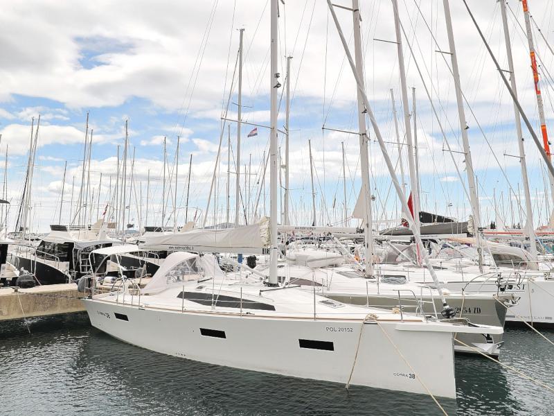 Book yachts online - sailboat - Cobra 38 - TEUTA  - rent