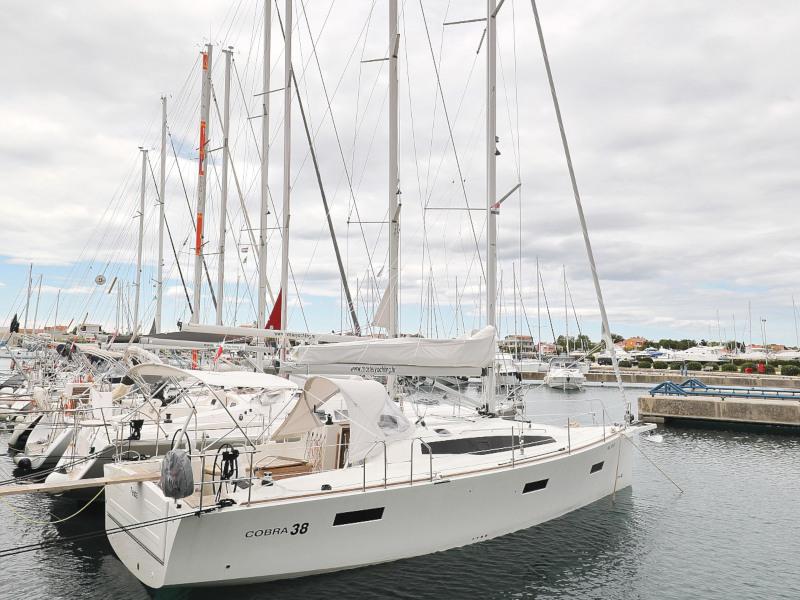 Book yachts online - sailboat - Cobra 38 - TEUTA  - rent