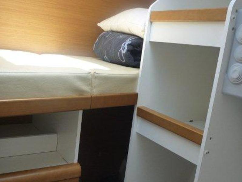 Book yachts online - sailboat - Jeanneau 53 - Triton - rent