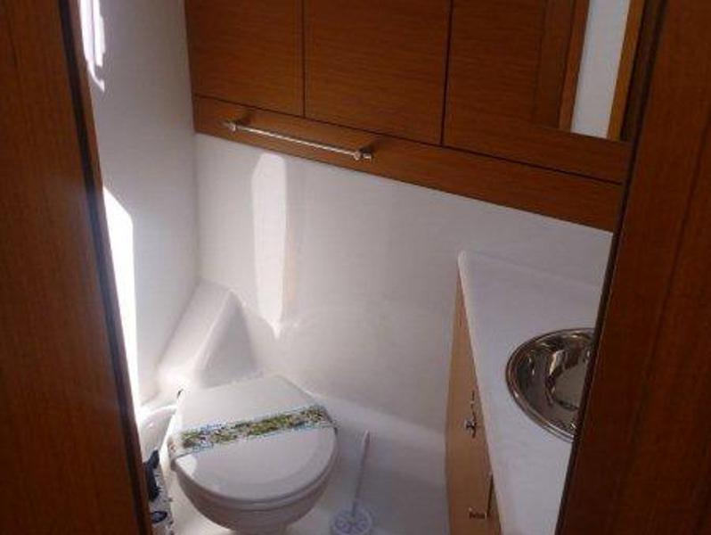 Book yachts online - sailboat - Jeanneau 53 - Triton - rent