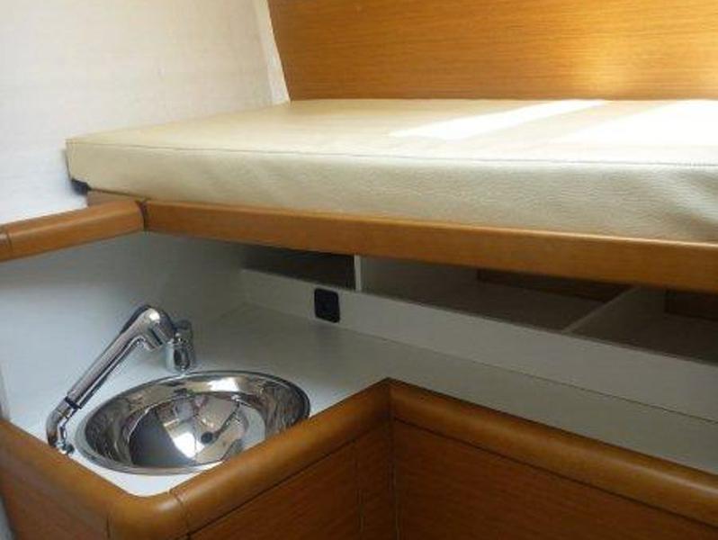 Book yachts online - sailboat - Jeanneau 53 - Triton - rent