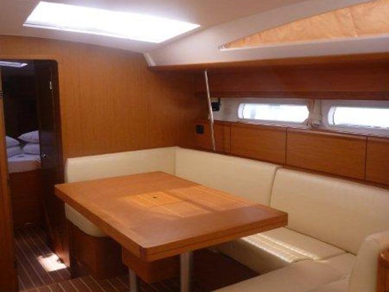 Book yachts online - sailboat - Jeanneau 53 - Triton - rent