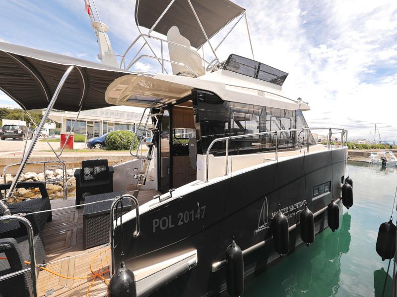 Book yachts online - motorboat - Futura 40 Grand Horizon - X MAGELLAN - rent