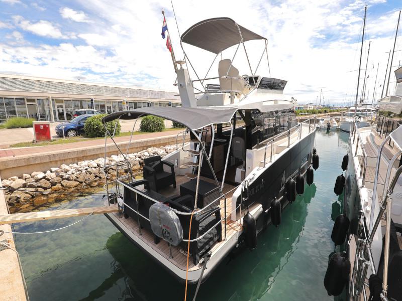 Book yachts online - motorboat - Futura 40 Grand Horizon - X MAGELLAN - rent