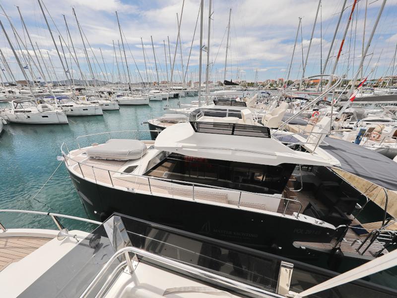 Book yachts online - motorboat - Futura 40 Grand Horizon - X MAGELLAN - rent