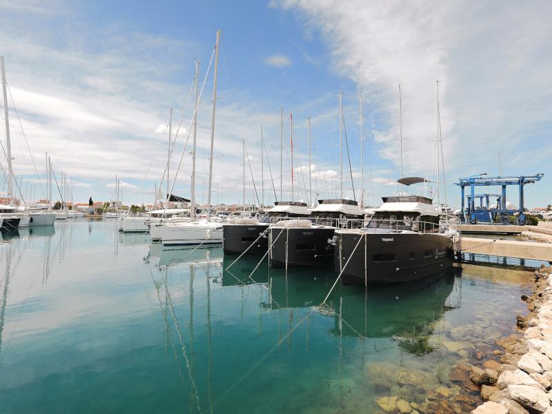 Book yachts online - motorboat - Futura 40 Grand Horizon - X MAGELLAN - rent