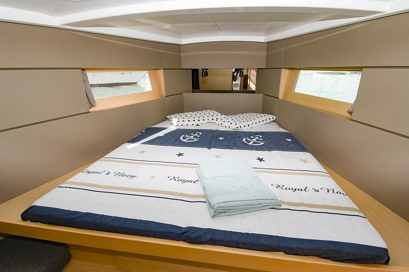 Book yachts online - sailboat - Oceanis 38 - Lisis - rent