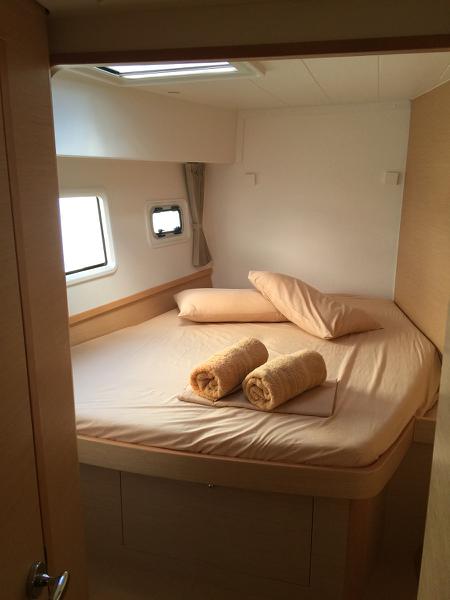 Book yachts online - catamaran - Lagoon 42 - Iris II  (a/c -inverter - solar) - rent