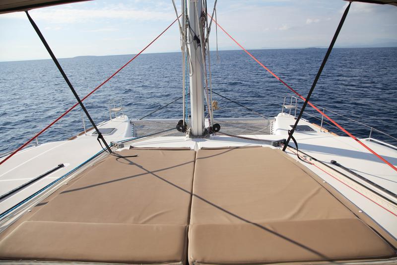 Book yachts online - catamaran - Lagoon 450 - IRIS IV (a/c-gen-watermaker-teak deck) - rent