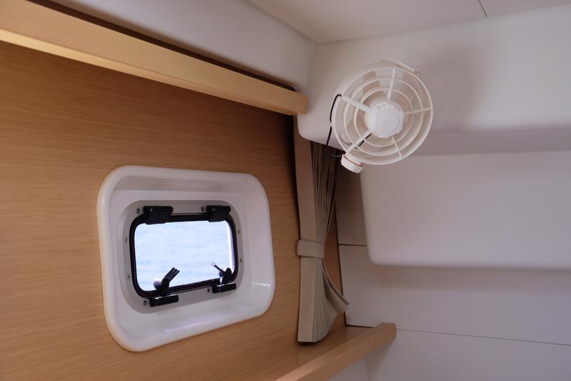 Book yachts online - catamaran - Lagoon 450 - IRIS IV (a/c-gen-watermaker-teak deck) - rent