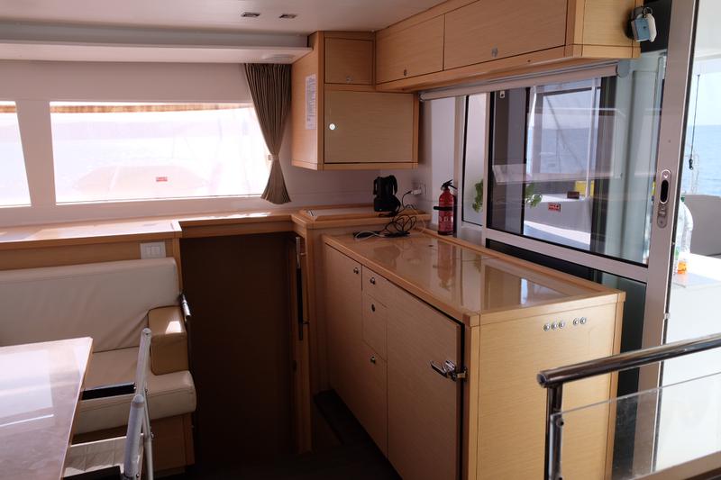 Book yachts online - catamaran - Lagoon 450 - IRIS IV (a/c-gen-watermaker-teak deck) - rent